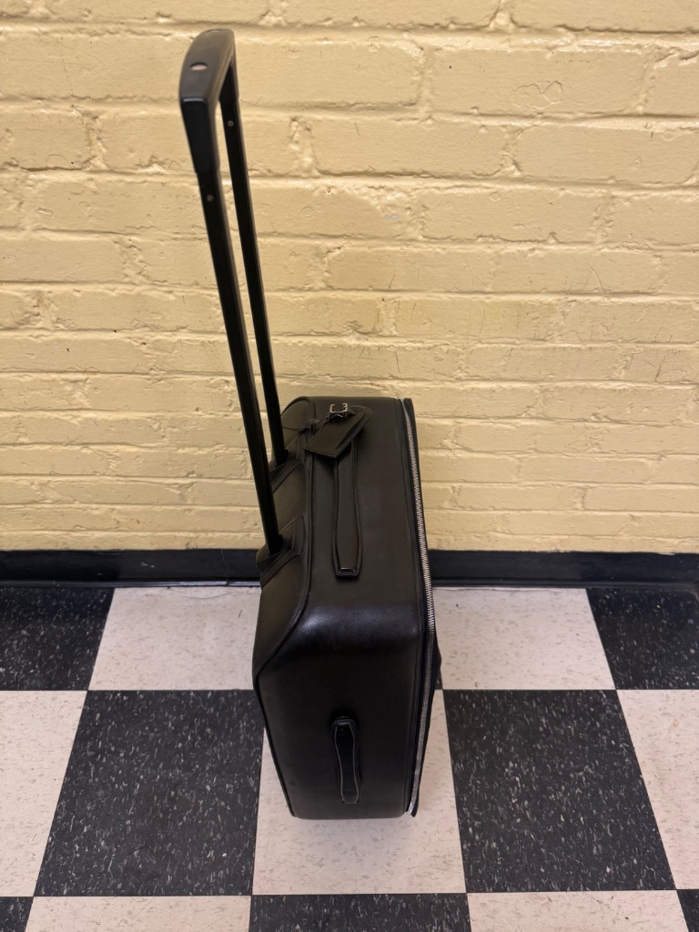 Louis Vuitton Taiga Pegase 55 - Picture 7 of 16